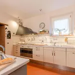 Villa Ester, A Stylish On The Hills Capannori